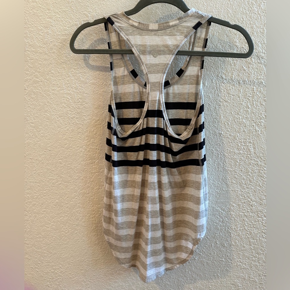 Lululemon Yogi Racerback - Picture 4 of 5